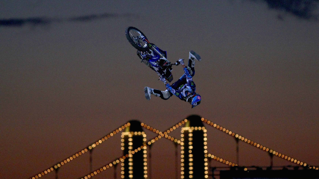 Illustration for article titled 10 Motocross Champions I’m Not Letting Anywhere Near My 3D Puzzle Of The Golden Gate Bridge